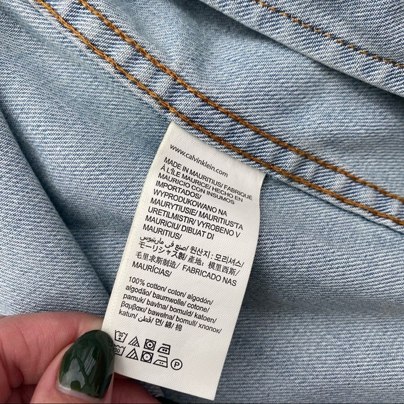 Calvin Klein light wash denim jacket - Picture 4 of 4
